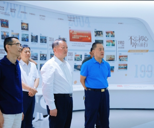 ?陳利眾主席帶隊(duì)調(diào)研嘉欣絲綢，賦能絲綢經(jīng)典產(chǎn)業(yè)?